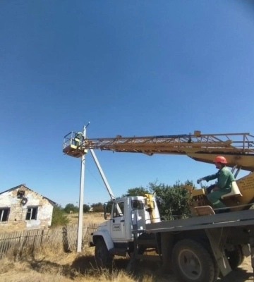 Енергетики Рівненщини відновлюють світло в Херсонській області