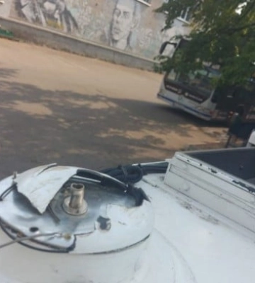 Рашисти вдарили FPV-дроном по евакуаційному авто на Донеччині
