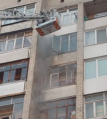 Від сигарети зайнялись речі на балконі: деталі пожежі луцькій багатоповерхівці 