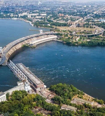 На Запоріжжі перекрито рух греблею Дніпровської ГЕС