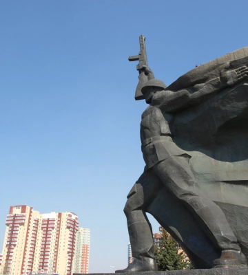 Терехов відповів, чи демонтують пам’ятник Воїну-визволителю в Харкові