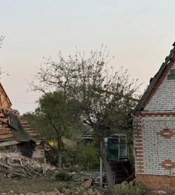 Окупанти вдарили КАБами по приватному сектору на Сумщині, одна загибла та 6 поранених. ФОТОрепортаж