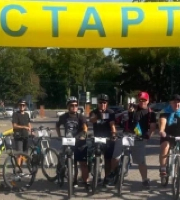 Працівники Рівненського обласного протипухлинного центру взяли участь у благодійному велопробізі «За Незалежність»