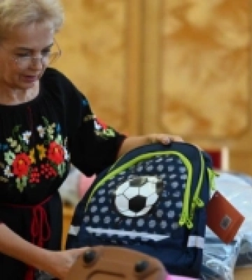 Зручні наплічники отримають сто закарпатських першокласників