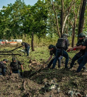На Харківщині сапери ДСНС вилучили залишки ворожої ракети