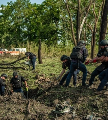 Саперы изъяли остатки вражеской ракеты в Харьковской области