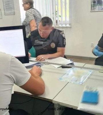 У Первомайську намагались переєструвати автомобіль за підробленими документами
