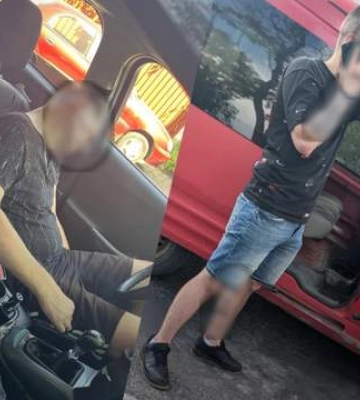 Во Львове пьяный водитель повредил два припаркованных автомобиля и заснул при оформлении