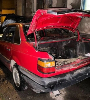 Шукають, хто за ніч у Рівному спалив три автомобілі