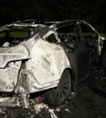 У Рівному згоріли дві автівки: поліція шукає паліїв