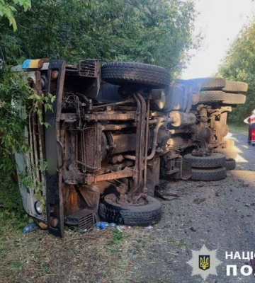 Під алкоголем та наркотиками допустив перекидання &quot;Камазу&quot;: у ДТП на Київщині загинув 9-річний син водія