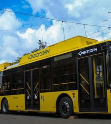 У Києві через відсутність світла затримується громадський транспорт: які маршрути спізнюються