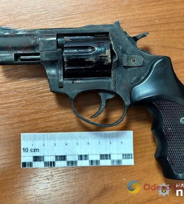 В Одесі чоловік вистрелив у сусіда  з пістолета