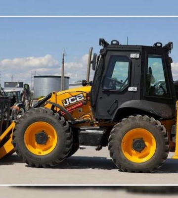 Екскаватор-навантажувач JCB в Києві отримав броньовану кабіну