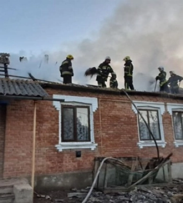 На Вінниччині уламки збитої ракети впали на будинок, виникла пожежа