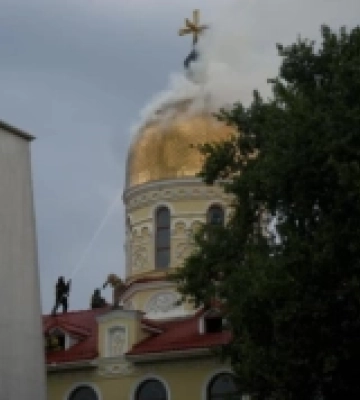 В Одесі блискавка влучила у храм: спалахнула пожежа
