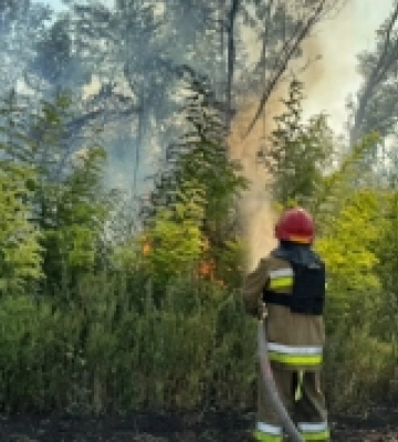 У Первомайському районі виникла пожежа через російські обстріли