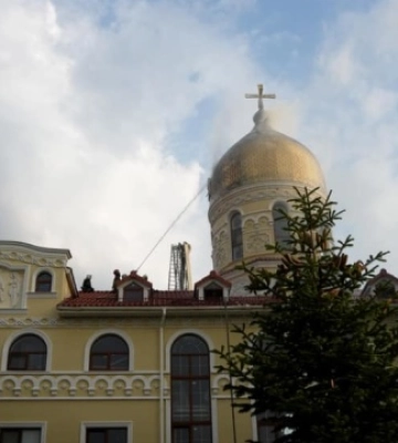 В Одесі через влучання блискавки загорівся чоловічий монастир