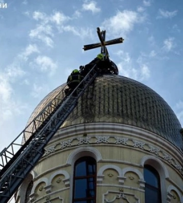 В Одесі внаслідок влучання блискавки загорівся купол Свято-Іверського чоловічого монастиря