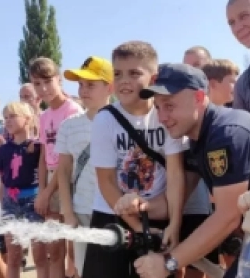 На Кіровоградщині рятувальники навчали дітей та молодь основам безпеки