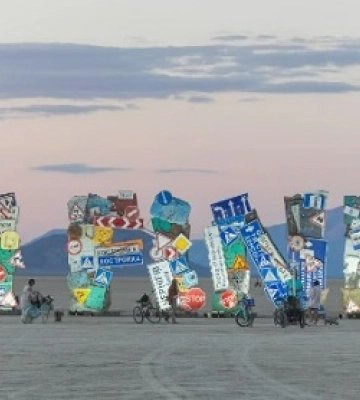 На фестивалі Burning Man презентували інсталяцію із артефактів війни в Україні На фестивалі Burning Man презентували інсталяцію із артефактів війни в Україні