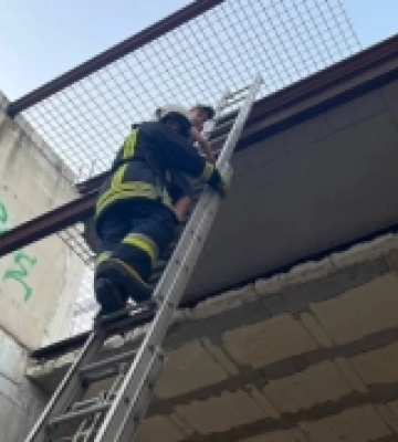 У Білгороді-Дністровському знімали дитину з даху