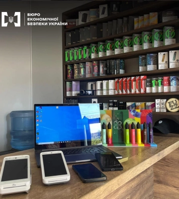 На Львівщині правоохоронці викрили незаконний продаж електронних цигарок через мережу магазинів