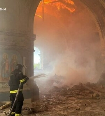 Росіяни вдарили по храму на Донеччині й атакували рятувальників, які приїхали гасити пожежу, - ДСНС. ФОТОрепортаж