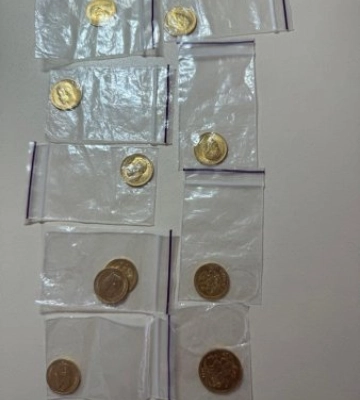 Закарпатські митники запобігли незаконному вивезенню до ЄС старовинних монет, якими розраховувалися понад 100 років тому
