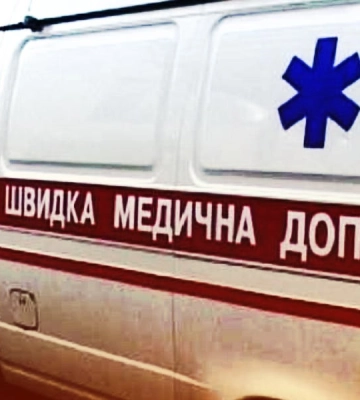 Росіяни атакували в Херсоні машину швидкої допомоги