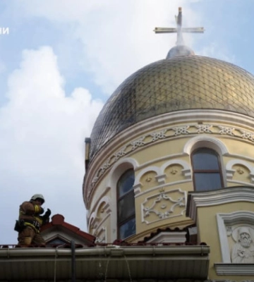 В Одесі через влучання блискавки загорівся храм, фото