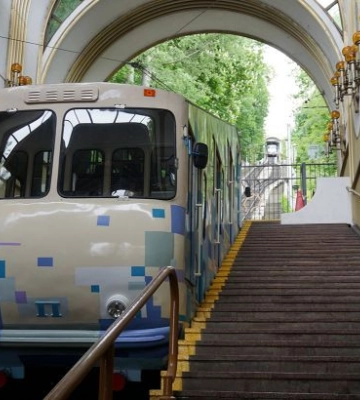 У Києві відновлює роботу фунікулер