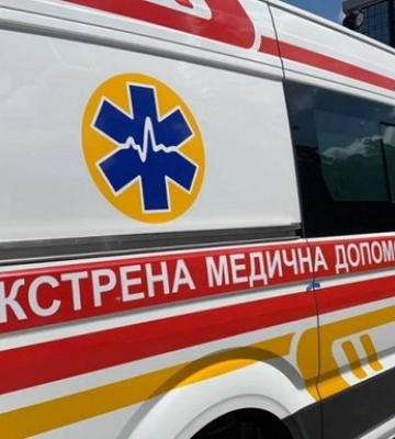 Росіяни атакували в Херсоні машину швидкої допомоги