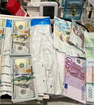 До суду передали справу посадовців, які обклали хабарями зернових експортерів