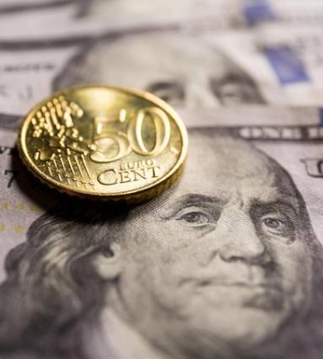 Долар обвалився до найнижчого рівня з літа 2023 року, а його конкурент різко зріс в ціні
