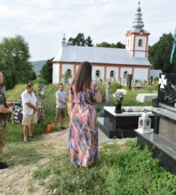 Молитвою, хвилиною мовчання та покладанням квітів прикордонники Чопського загону вшанували пам’ять полеглих побратимів