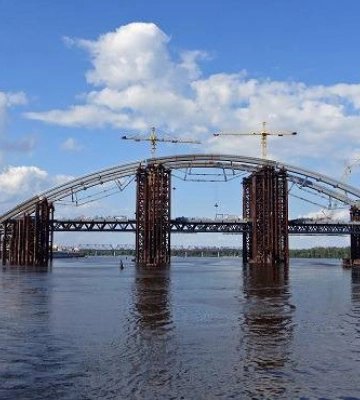 Генпрокуратура заявила про розкрадання ще 6 млн гривень на будівництві Подільського мосту в Києві