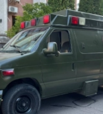 З Рівного на передову доставили автомобілі швидких від американських волонтерів