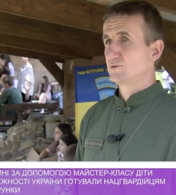 На Ужгородщині за допомогою майстер-класу діти до Дня незалежності України готували нацгвардійцям захисні подарунки (відео)