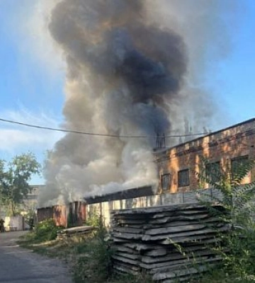 В Кривом Роге в районе автовокзала горел промышленный склад