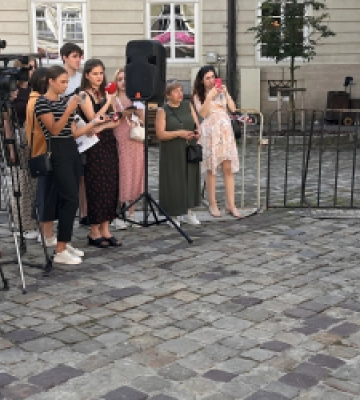 У Львові облаштували вуличну фотовиставку та пропонували містянам написати листи політичним в’язням