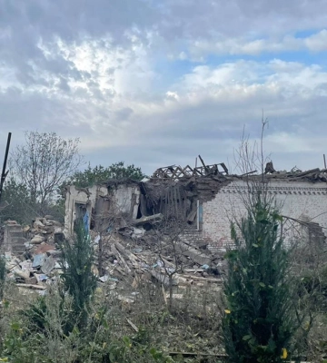 Армія рф вночі поцілила авіабомбою по будинку на Донеччині: під завалами загинула ціла родина
