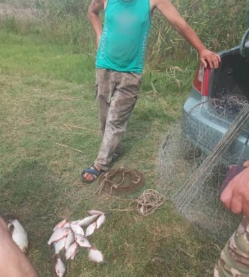 На найбільшому озері в Одеській області спіймали браконьєра