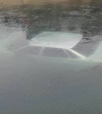 На Дніпропетровщині автомобіль Mitsubishi пішов під воду разом із водієм
