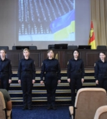 На Кіровоградщині семеро поліцейських служби освітньої безпеки склали Присягу