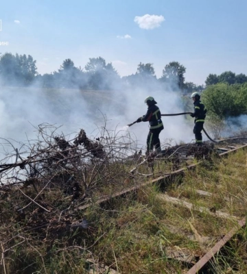 На Волині від удару блискавки загорілася хата 