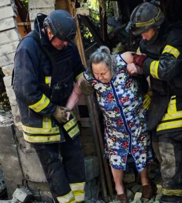 У Херсоні показали, як рятували будинок, пошкоджений під час обстрілу