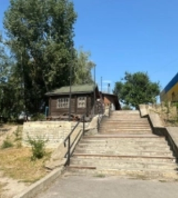Побив та зірвав золотий ланцюжок: У Рівному слідчі повідомили грабіжнику про підозру