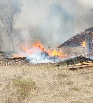 Унаслідок ворожих обстрілів прикордоння Чернігівщини згоріли 25 будівель. ВІДЕО+ФОТОрепортаж