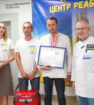 Валерий Дубиль передал аппарат Easy Pulse Днепропетровской областной клинической больнице имени Мечникова
